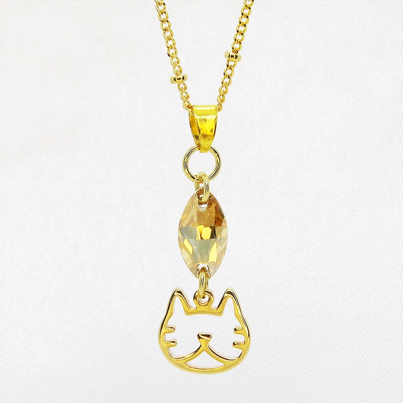 猫フェイスシルエットモチーフとと大きめスワロフスキー・クリスタル(クリアカラー)のネックレス ゴールドカラー