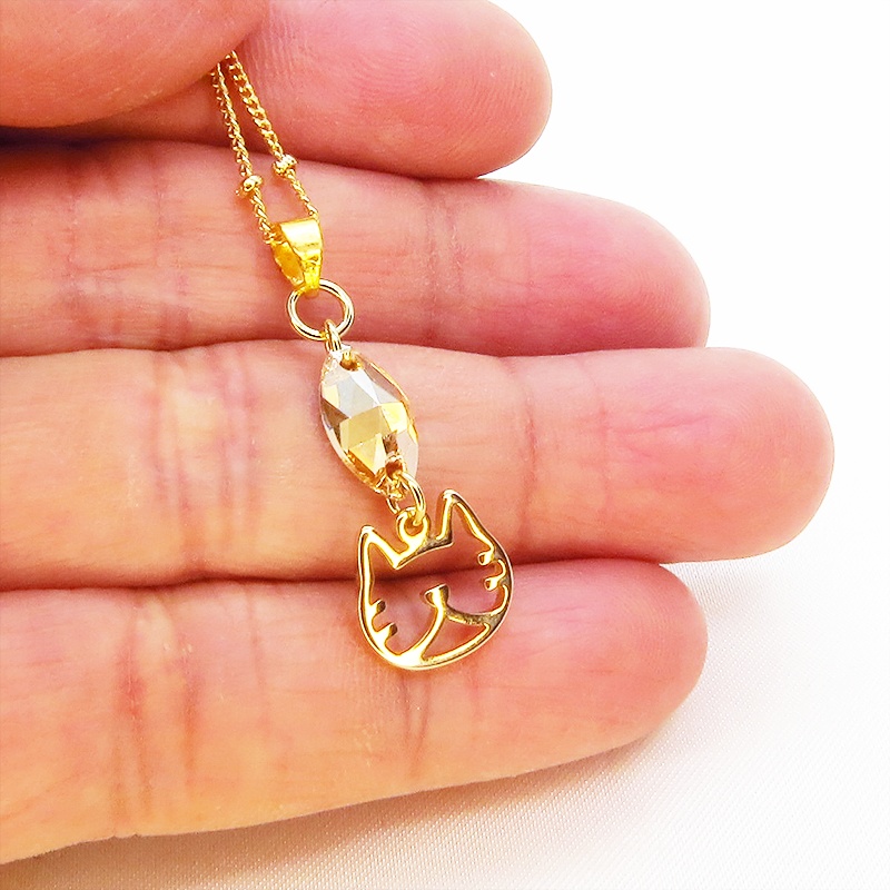 猫フェイスシルエットモチーフとと大きめスワロフスキー・クリスタル(クリアカラー)のネックレス ゴールドカラー