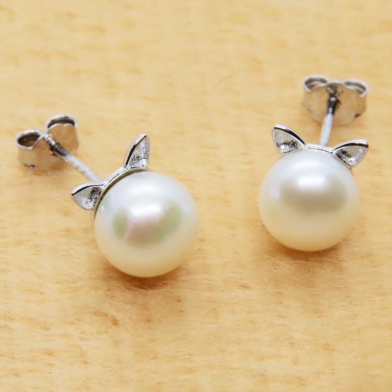 シルバー925 シンプルにさり気なく大人可愛いナチュラルホワイトの猫耳パールピアス 淡水パール