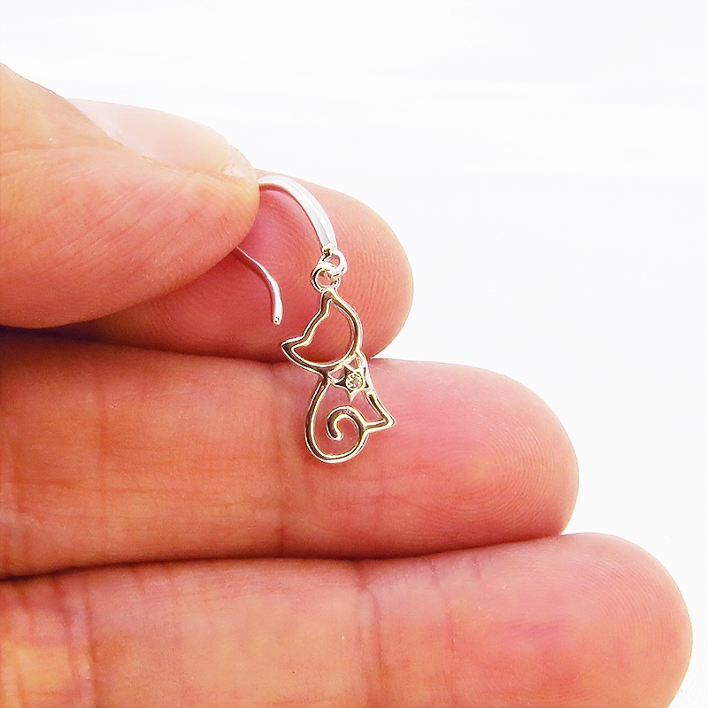 シルバー925 優しく柔らかな猫シルエットモチーフの大人可愛いピアス キュービックジルコニア