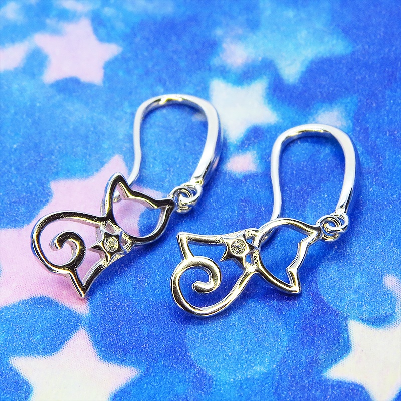 シルバー925 優しく柔らかな猫シルエットモチーフの大人可愛いピアス キュービックジルコニア