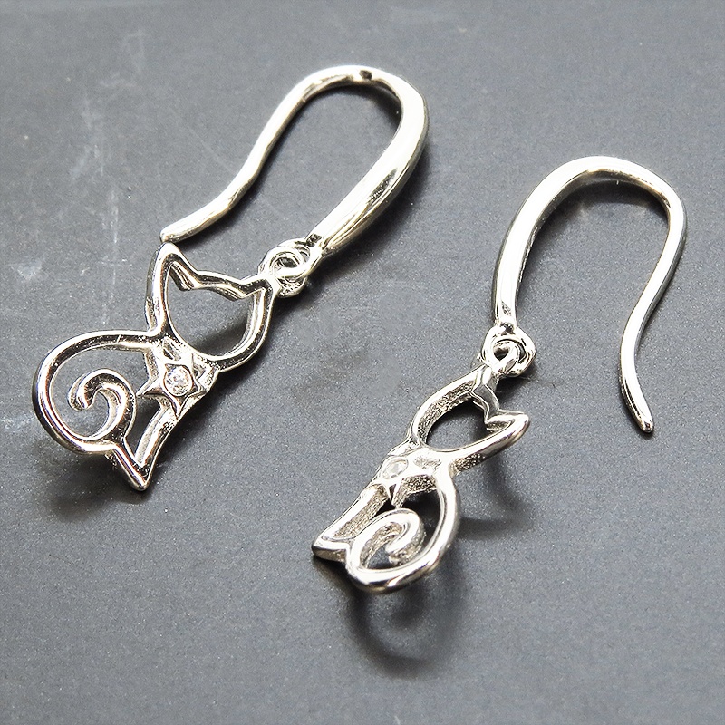 シルバー925 優しく柔らかな猫シルエットモチーフの大人可愛いピアス キュービックジルコニア