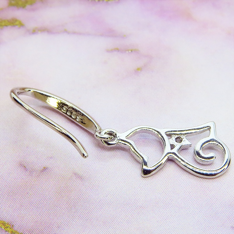 シルバー925 優しく柔らかな猫シルエットモチーフの大人可愛いピアス キュービックジルコニア