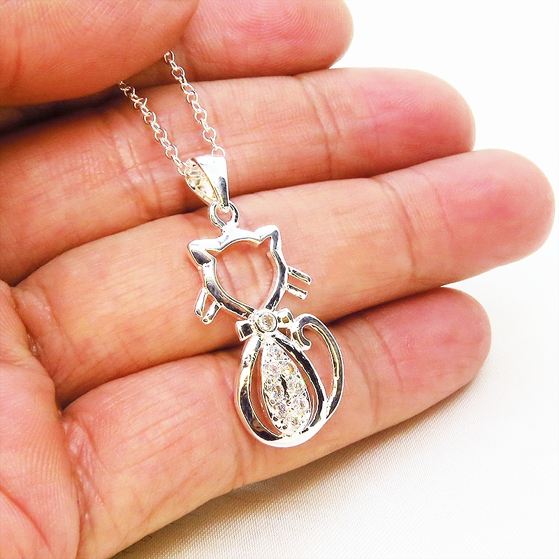 シルバー925 キュービック・ジルコニアがキラキラときらめくかわいい猫シルエットモチーフのネックレス