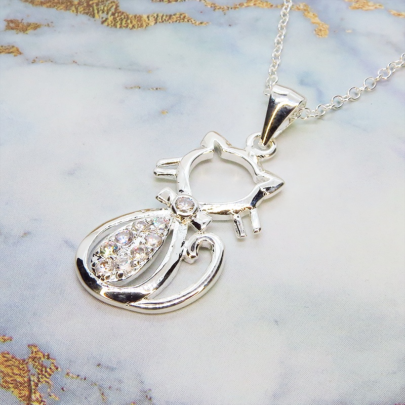 シルバー925 キュービック・ジルコニアがキラキラときらめくかわいい猫シルエットモチーフのネックレス