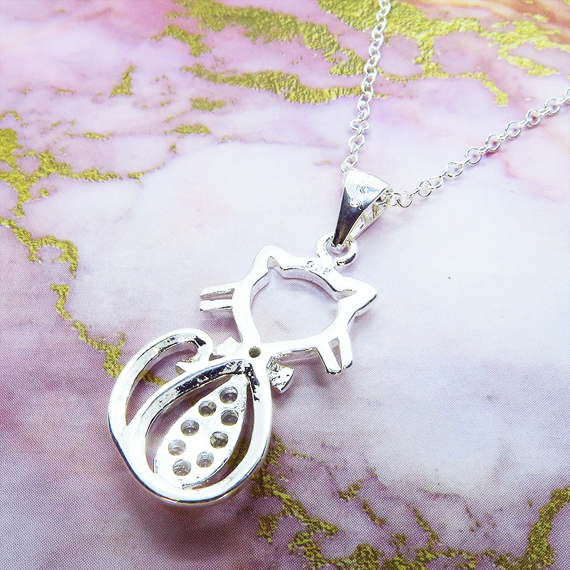 シルバー925 キュービック・ジルコニアがキラキラときらめくかわいい猫シルエットモチーフのネックレス