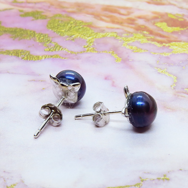 シルバー925 淡水パール(ピーコックブルー) シンプルにさり気なく大人可愛い猫耳パールのピアス スタッド ワンポイント