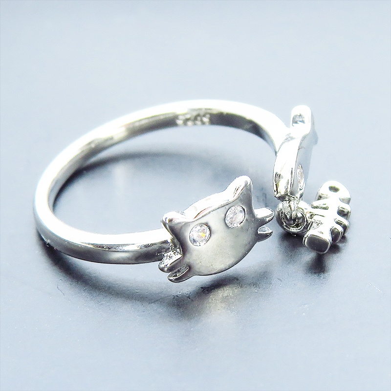 シルバー925 猫フェイスとお魚を組み合わせた大人可愛いリング オープンリング キュービックジルコニア 魚の骨 揺れる フリーサイズ