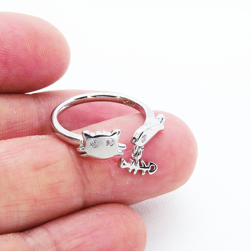 シルバー925 猫フェイスとお魚を組み合わせた大人可愛いリング オープンリング キュービックジルコニア 魚の骨 揺れる フリーサイズ