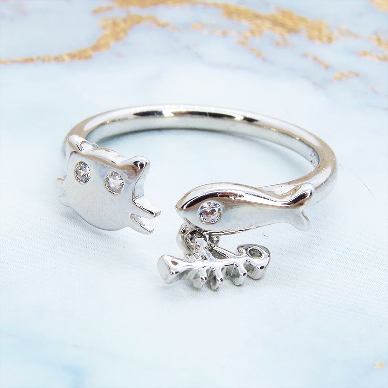 シルバー925 猫フェイスとお魚を組み合わせた大人可愛いリング オープンリング キュービックジルコニア 魚の骨 揺れる フリーサイズ