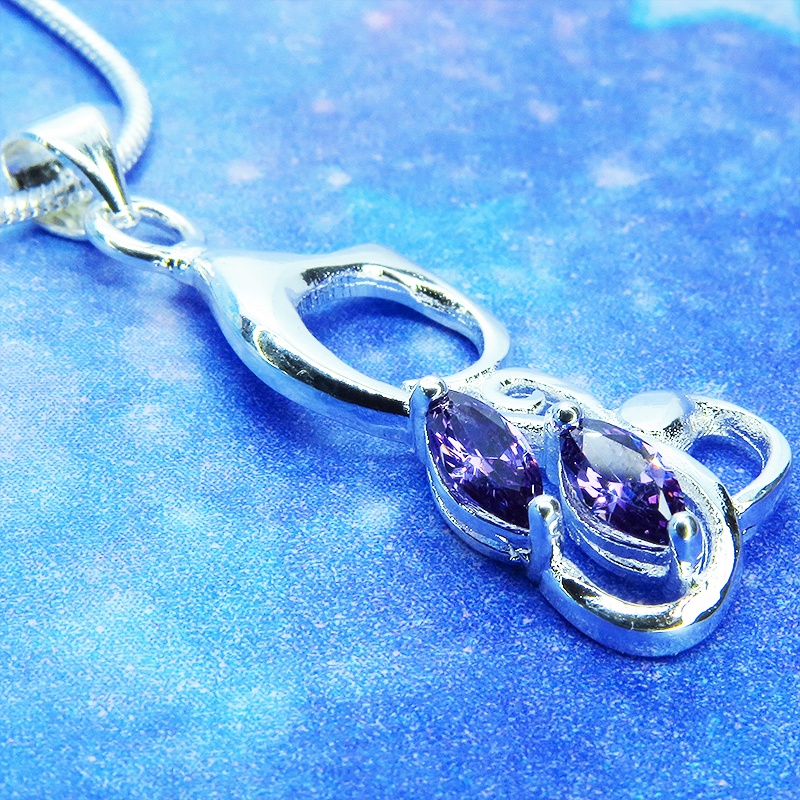 しなやかでなめらかな優しい曲線の猫モチーフのペンダントネックレス アメジスト