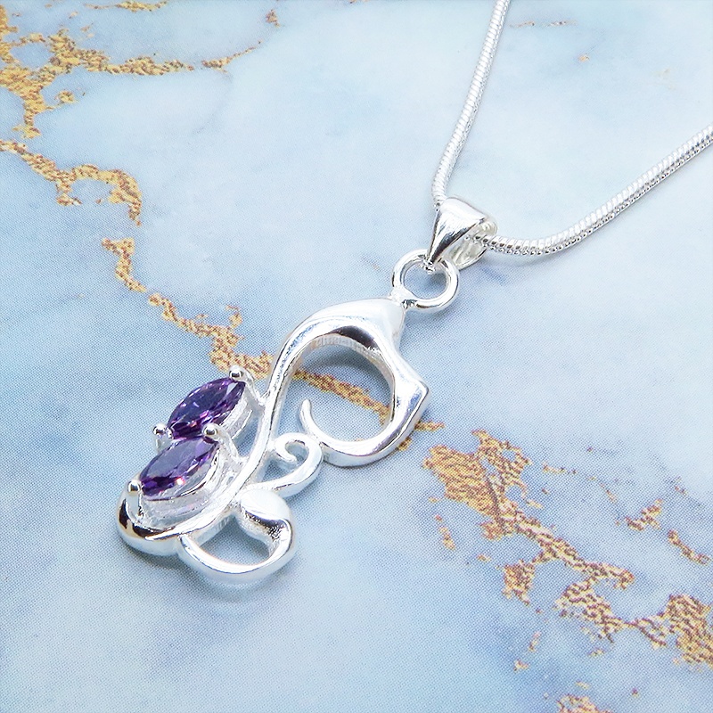 しなやかでなめらかな優しい曲線の猫モチーフのペンダントネックレス アメジスト