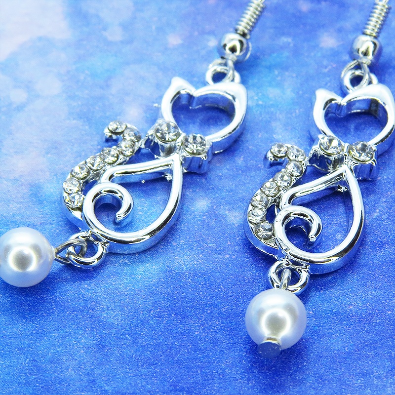 優しい曲線をえがく猫シルエットモチーフのピアス スワロフスキーパール ラインストーン シルバーカラー