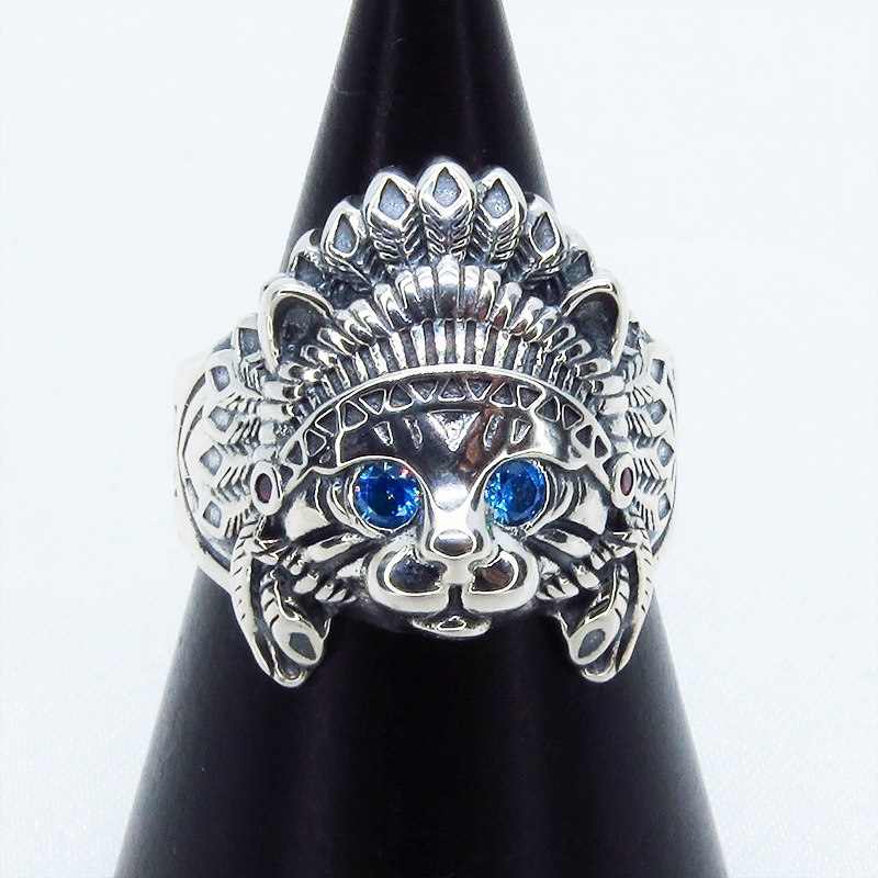 【再販×4】シルバー925 インディアンの羽飾りをつけた猫フェイスモチーフのリング フリーサイズ 調整可能 ブルージルコン レッドジルコン