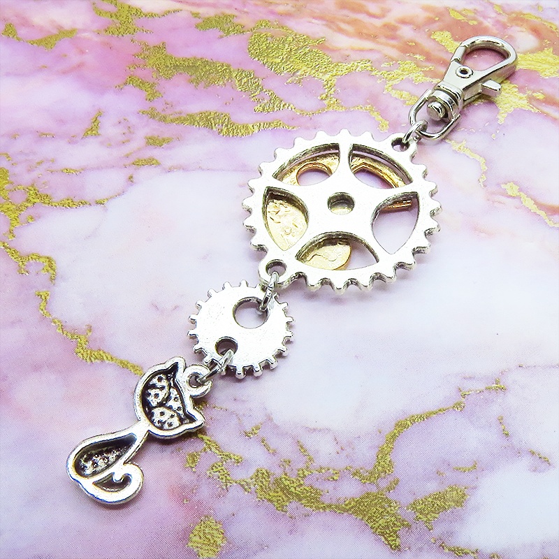 スチームパンク風 猫と歯車のチャーム キーホルダー アンティークシルバー マットゴールド