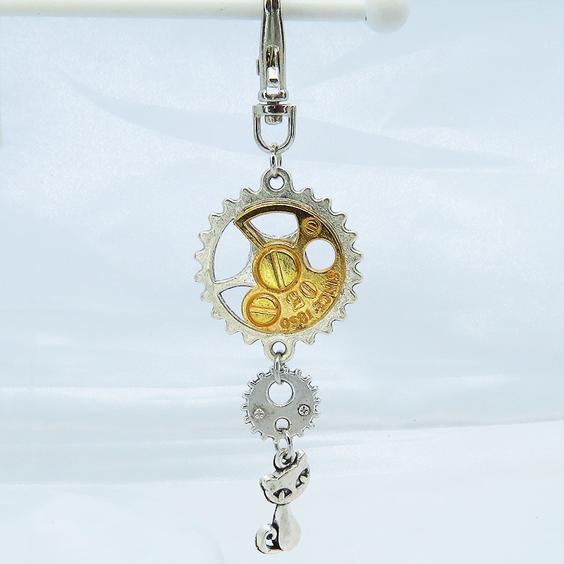 スチームパンク風 猫と歯車のチャーム キーホルダー アンティークシルバー マットゴールド