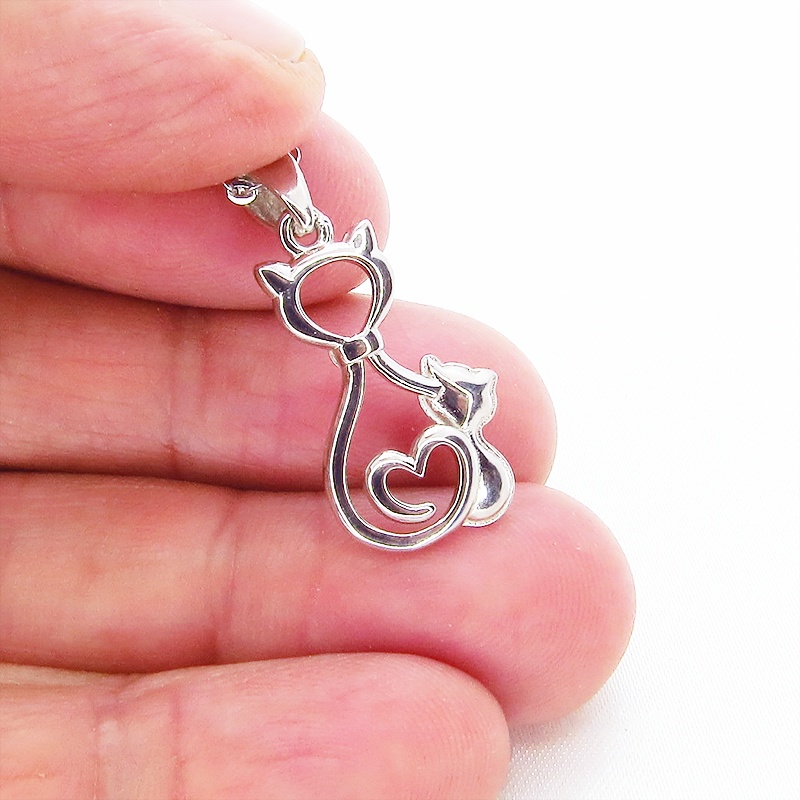 シルバー925 親子が寄り添う猫シルエットモチーフの大人可愛いペンダント・ネックレス 親子 ハート
