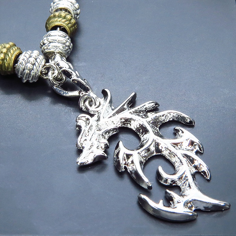 ドラゴンのシルエットモチーフとカラビナ・バックルのパンクロックスタイルネックレス ロック シルバー925PLD メタルビーズ