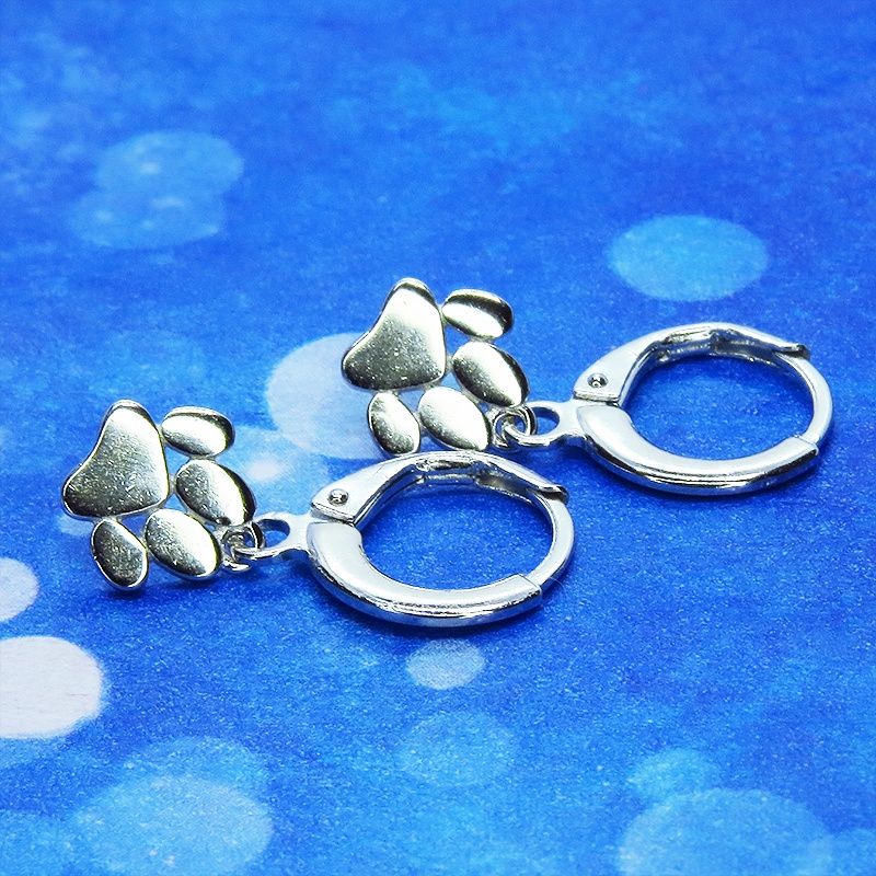 【再販×3】シルバー925 肉球をあしらったシンプルに可愛いワンポイントフープピアス リングピアス 猫 犬