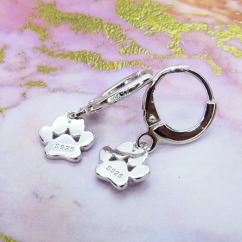 【再販×3】シルバー925 肉球をあしらったシンプルに可愛いワンポイントフープピアス リングピアス 猫 犬