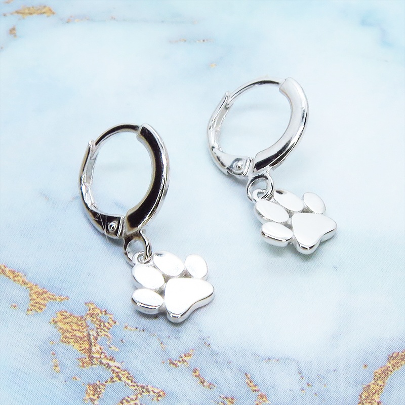 【再販×3】シルバー925 肉球をあしらったシンプルに可愛いワンポイントフープピアス リングピアス 猫 犬