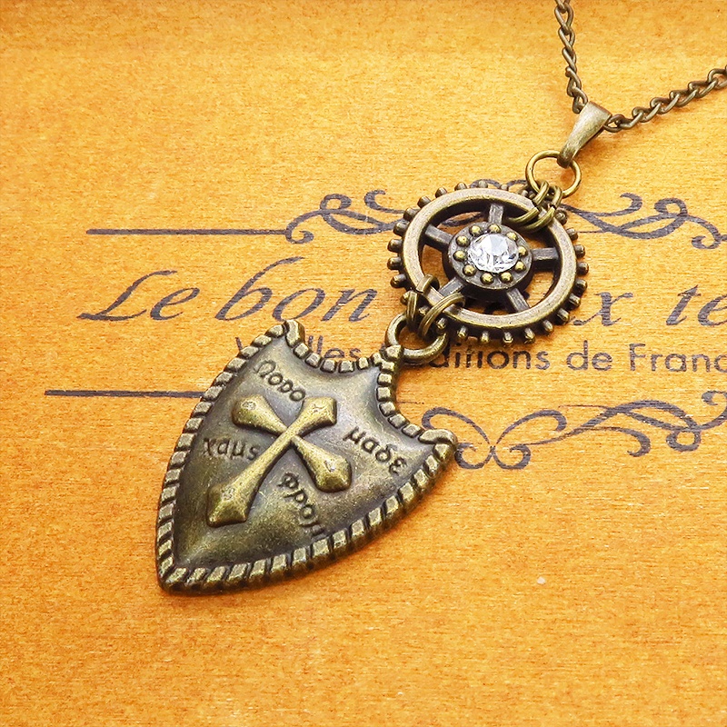 アンティークゴールド 盾(シールド)と歯車のゴシックネックレス スチームパンク風 スワロフスキー エンブレム 長さ調整可