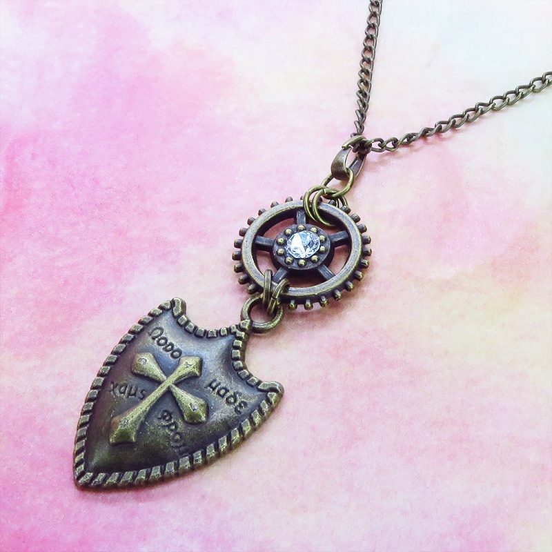 アンティークゴールド 盾(シールド)と歯車のゴシックネックレス スチームパンク風 スワロフスキー エンブレム 長さ調整可