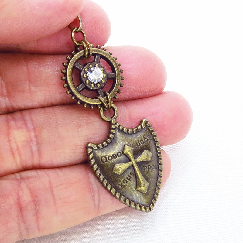アンティークゴールド 盾(シールド)と歯車のゴシックネックレス スチームパンク風 スワロフスキー エンブレム 長さ調整可