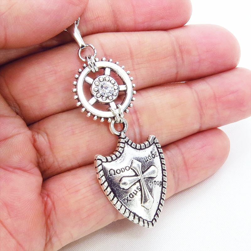 アンティークシルバー 盾(シールド)と歯車のゴシックネックレス スチームパンク風 スワロフスキー エンブレム 長さ調整可