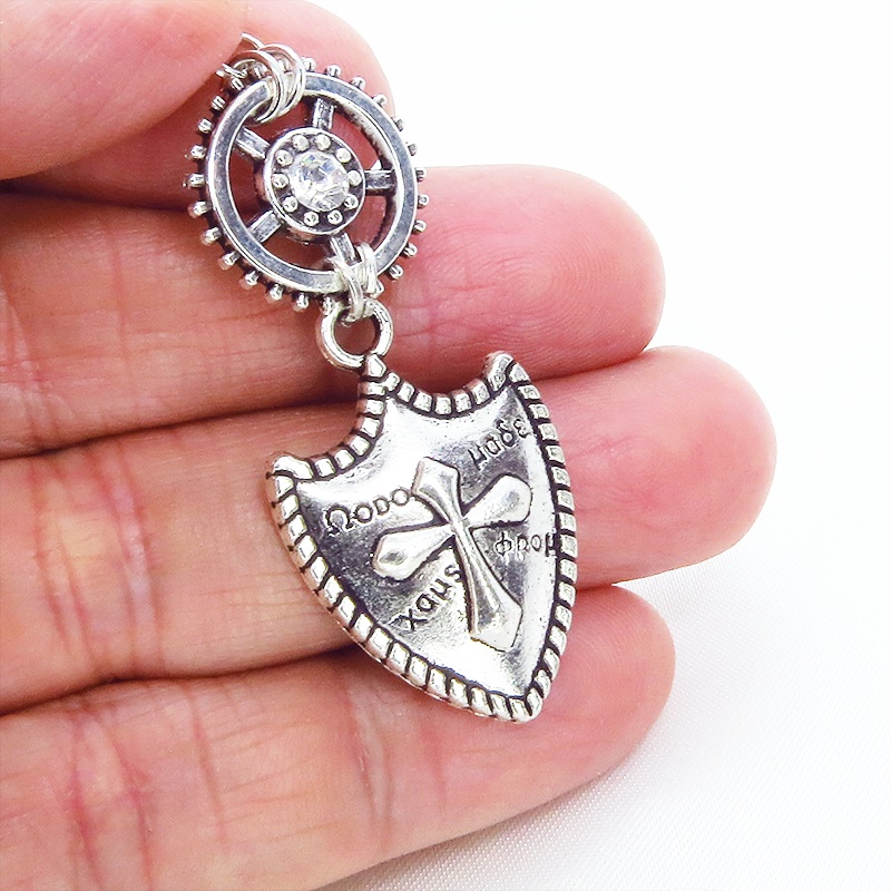 アンティークシルバー 盾(シールド)と歯車のゴシックネックレス スチームパンク風 スワロフスキー エンブレム 長さ調整可