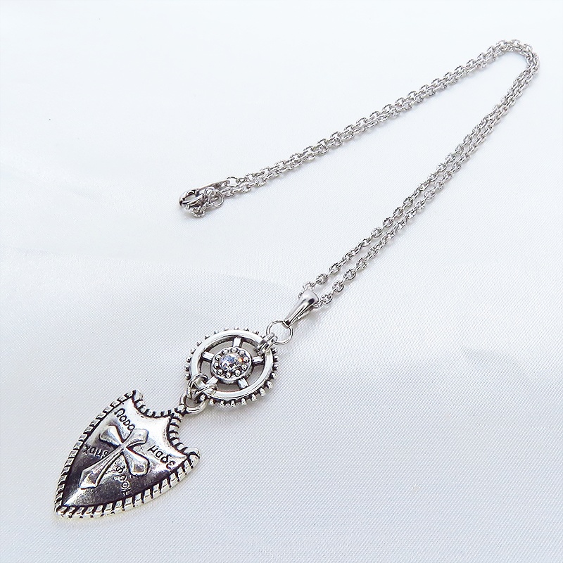 アンティークシルバー 盾(シールド)と歯車のゴシックネックレス スチームパンク風 スワロフスキー エンブレム 長さ調整可