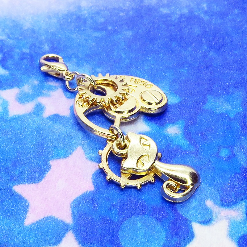 マスクチャーム マットゴールドの猫と二層歯車のチャーム キーホルダー スチームパンク風