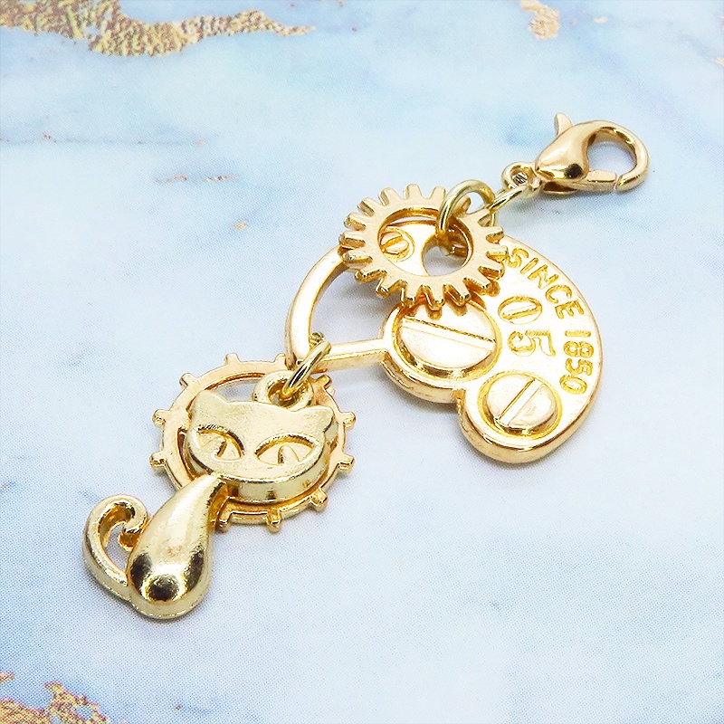 マスクチャーム マットゴールドの猫と二層歯車のチャーム キーホルダー スチームパンク風