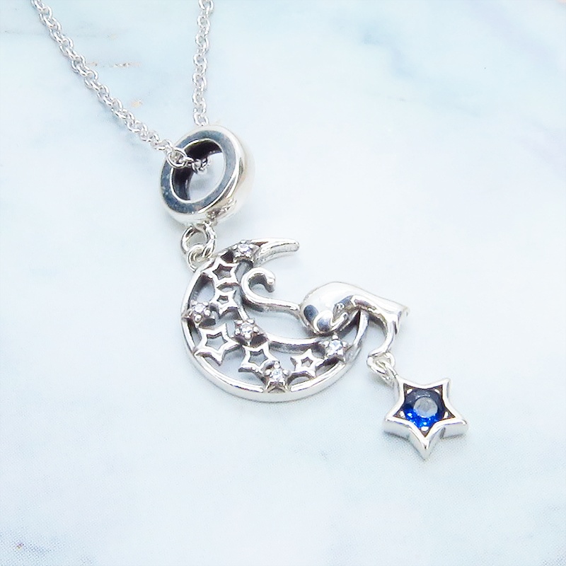 シルバー925 三日月から星をとる仕草をした猫モチーフのペンダント・ネックレス ブルージルコン