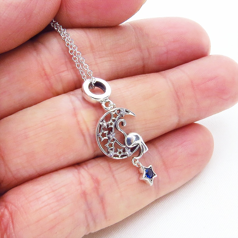 シルバー925 三日月から星をとる仕草をした猫モチーフのペンダント・ネックレス ブルージルコン