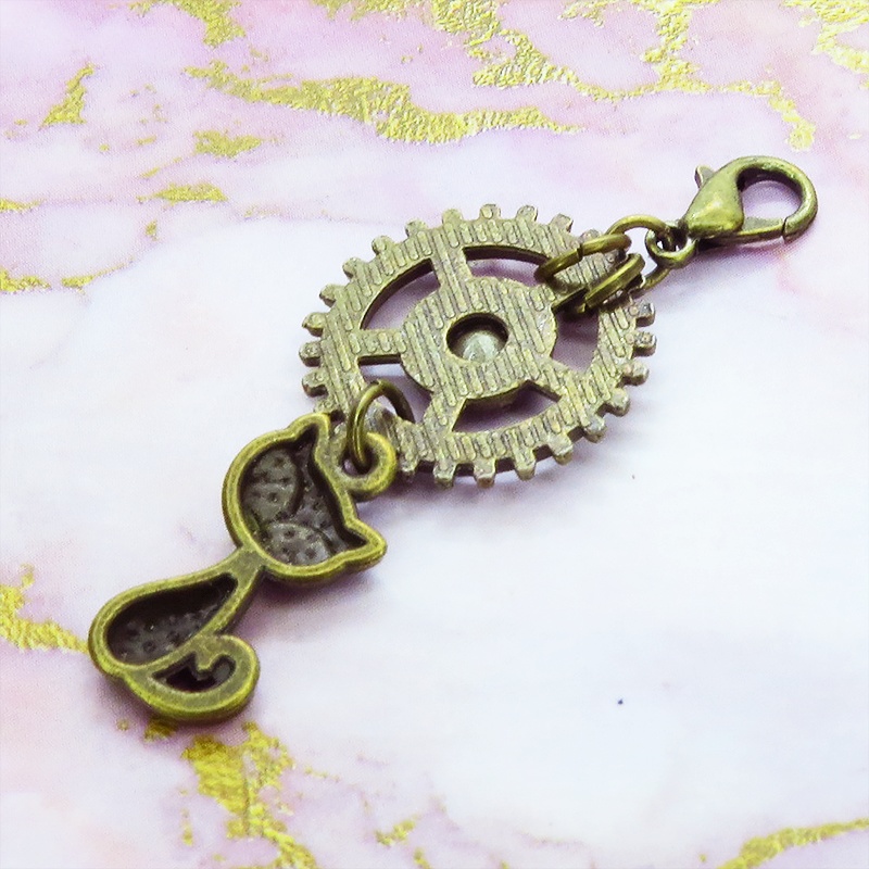 マスクチャーム 猫と大きめ歯車のチャーム アンティークカラー スワロフスキー(クリアカラー) キーホルダー ペンダント