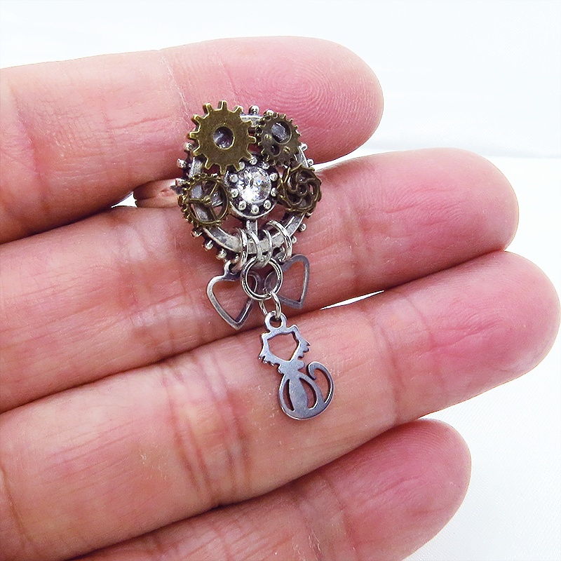 スチームパンク風 歯車と猫のコンパクトなフリーサイズリング スワロフスキー アンティークシルバー