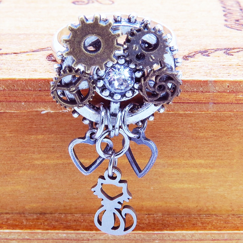 スチームパンク風 歯車と猫のコンパクトなフリーサイズリング スワロフスキー アンティークシルバー