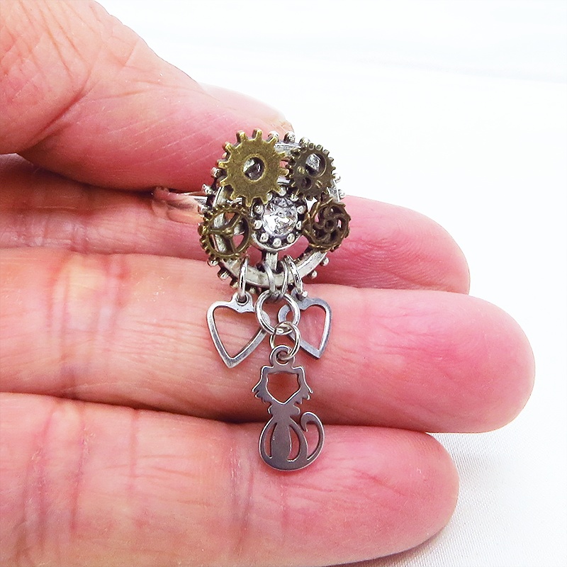 スチームパンク風 歯車と猫のコンパクトなフリーサイズリング スワロフスキー アンティークシルバー