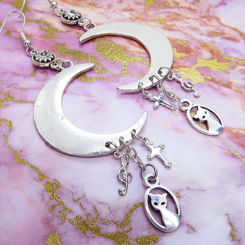 アンティークシルバー 猫と三日月のピアス タッセル調 メタル ラインストーン ロザリオ 音符 ユニセックス