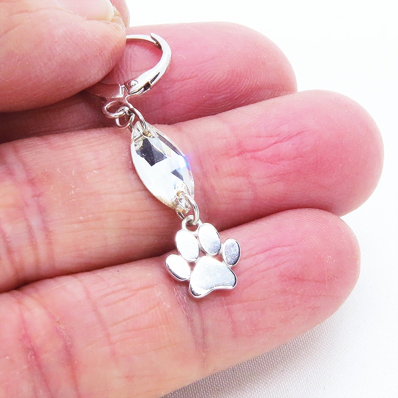 【再々販】シルバー925 肉球をあしらったモチーフとスワロフスキーを組み合わせたフープピアス リングピアス 猫 犬