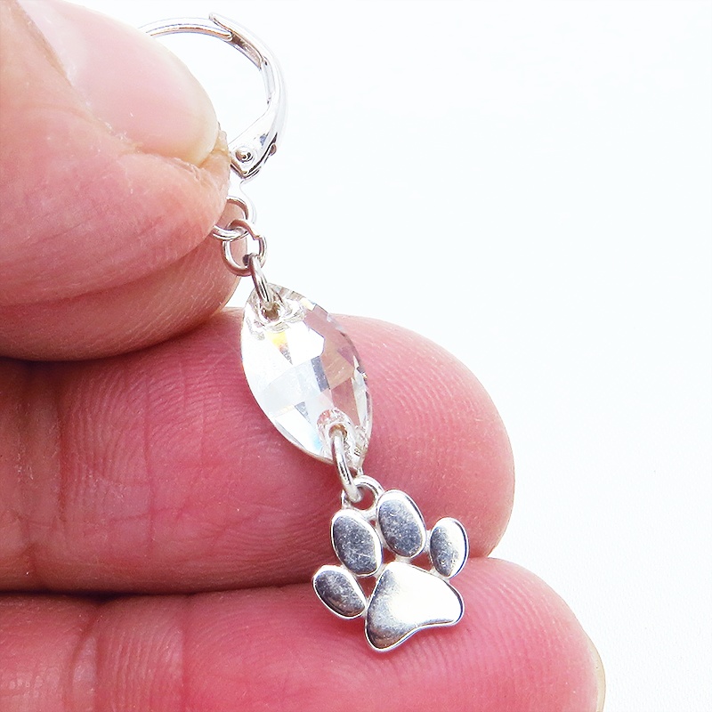 【再々販】シルバー925 肉球をあしらったモチーフとスワロフスキーを組み合わせたフープピアス リングピアス 猫 犬