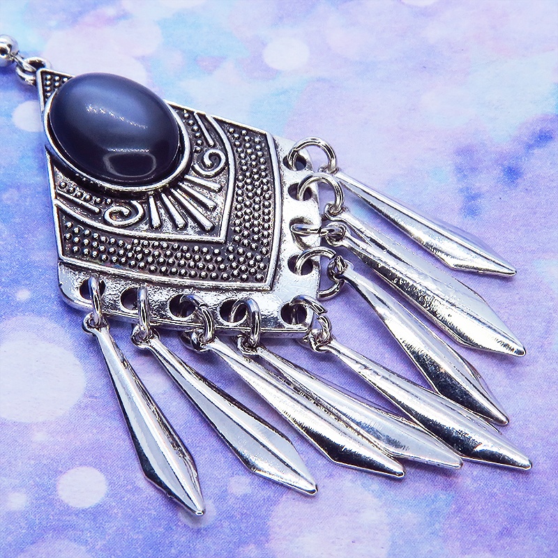 オリエンタル風ブラックキャッツアイ(猫目石)とメタルタッセルのピアス キラキラ サージカル可