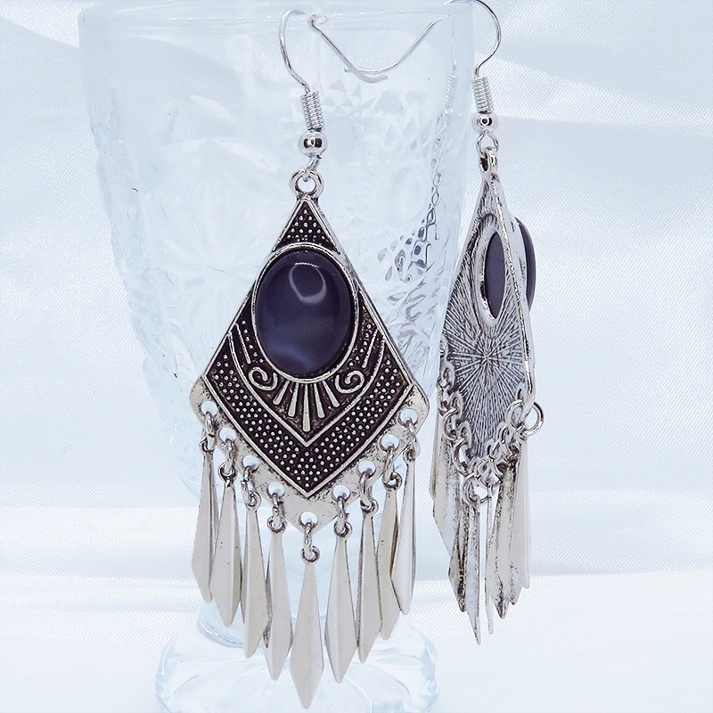 オリエンタル風ブラックキャッツアイ(猫目石)とメタルタッセルのピアス キラキラ サージカル可