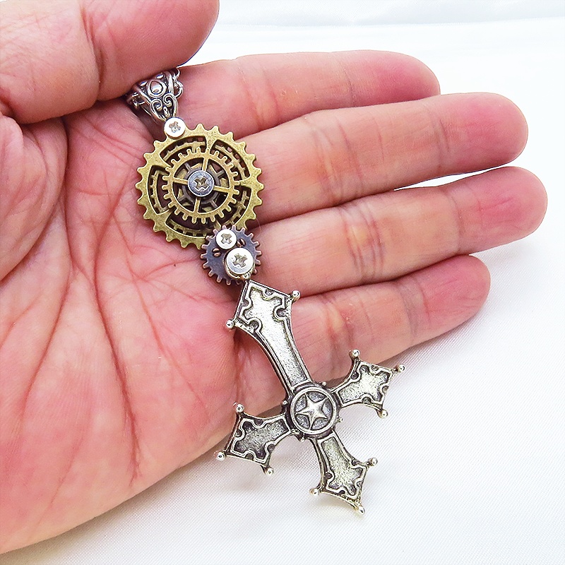 アンティークシルバー 歯車とロザリオの多層構造スチームパンクネックレス ネジ留め可動 レジン加工 長さ調整可