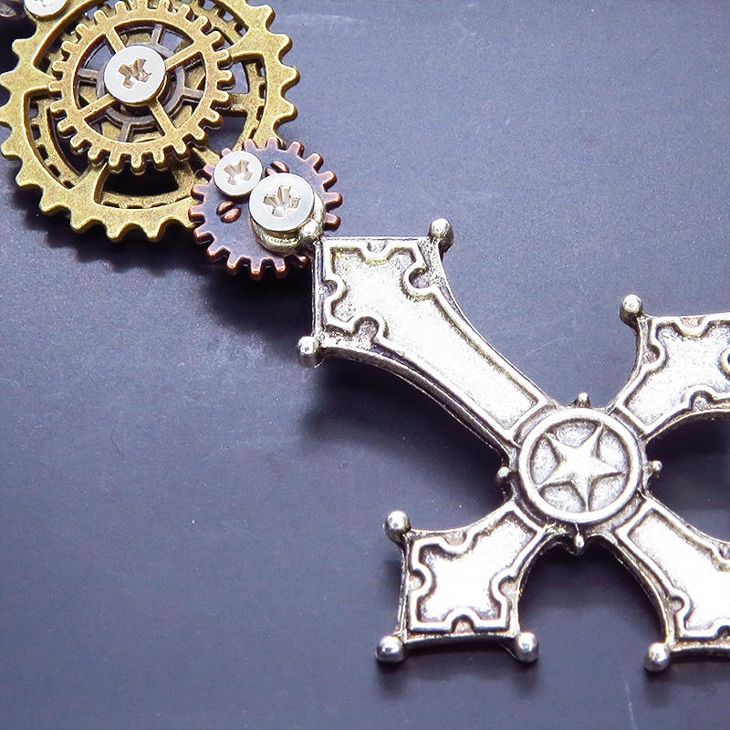 アンティークシルバー 歯車とロザリオの多層構造スチームパンクネックレス ネジ留め可動 レジン加工 長さ調整可