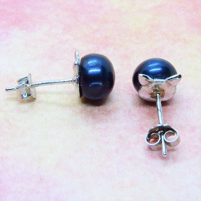 シルバー925 シンプルにさり気なく大人可愛いブラックパールの猫耳パールピアス 淡水パール