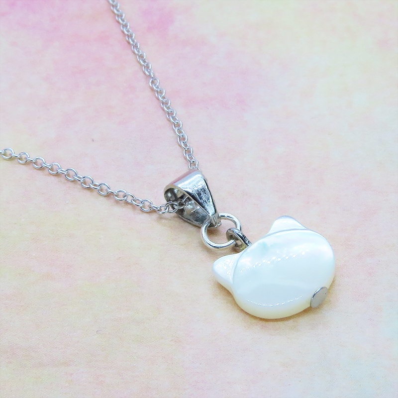 シルバー925 ホワイトマザーオブパール 白蝶貝(ホワイトシェル)の猫モチーフネックレス