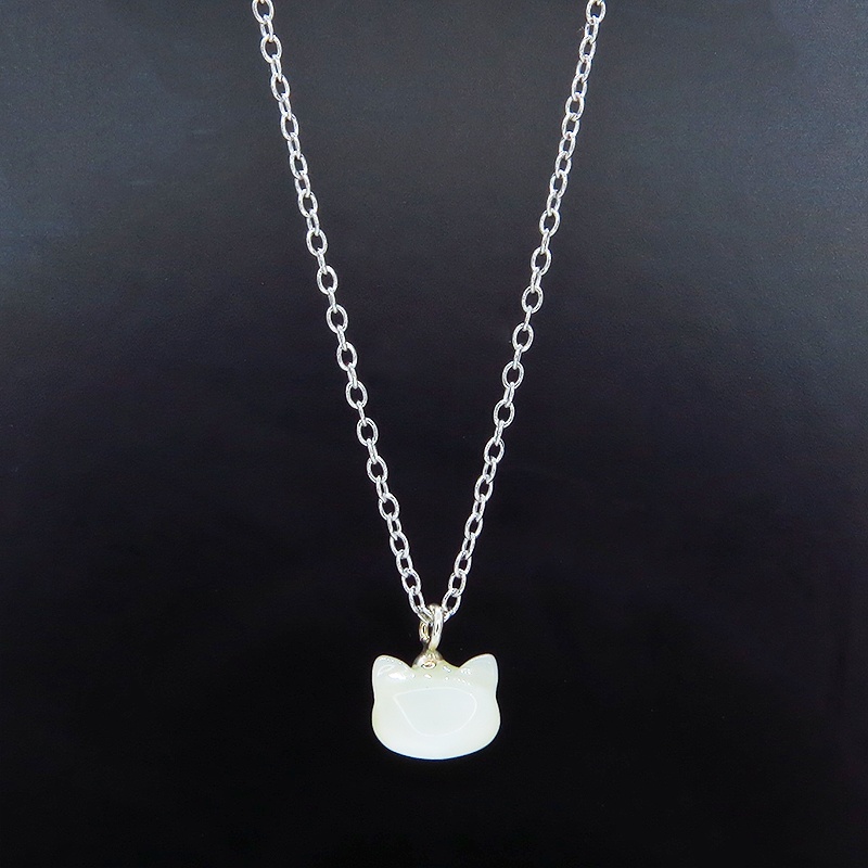 シルバー925 猫モチーフ ホワイトマザーオブパール 白蝶貝(ホワイトシェル)の猫ネックレス