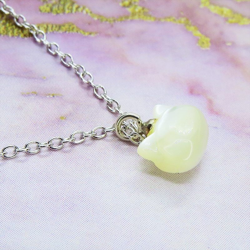 シルバー925 猫モチーフ ホワイトマザーオブパール 白蝶貝(ホワイトシェル)の猫ネックレス